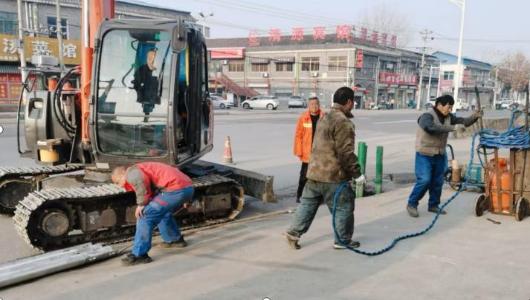 淮北公路部门
快速高效抢修百善街道塌陷路段