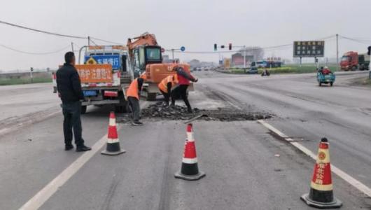 春季养护不松懈 公路保畅见实效
