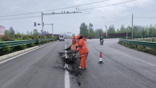 快速响应 高效处置 
—市公路中心直属分中心全力保障管养干线公路安全畅通