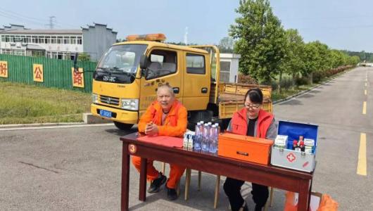 淮北公路部门开展“五·一”“户外劳动者的温馨港湾”工会驿站宣传服务活动